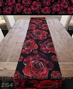 Red roses table runner